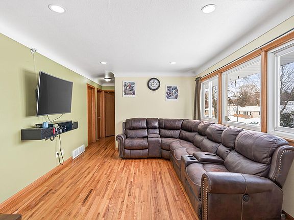 5th image of 1151 Herbert St