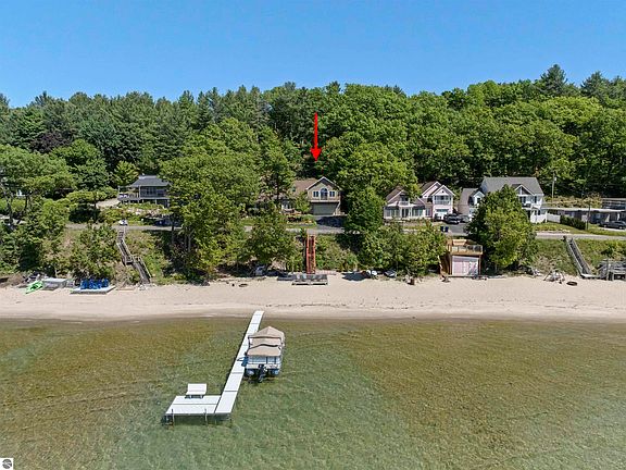 3rd image of 7926 Peninsula Dr