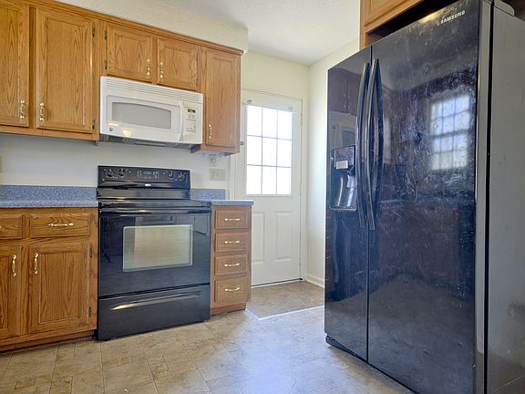 4th image of 405 Corinne Cir