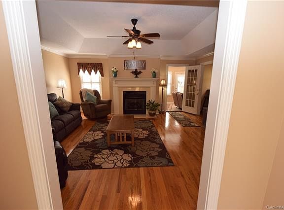 3rd image of 1458 Weatherwood Dr