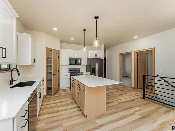 5th image of 2025 S Sonoma Pl