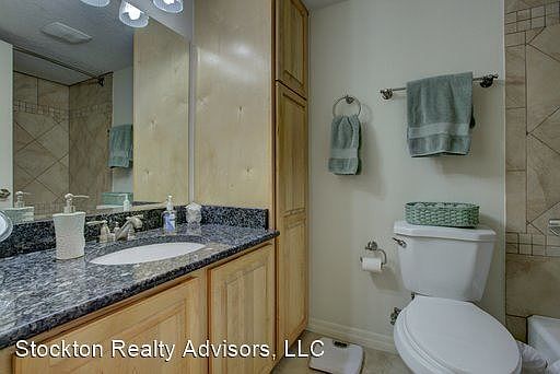 3rd image of 115 Airport Ave E APT 21