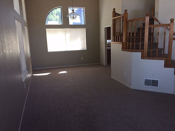 3rd image of 410 Edgewood Ln