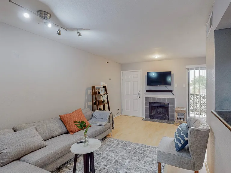 5916 Gaston Ave #304 — Photo 3