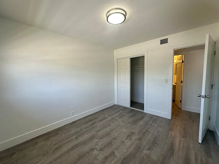 2401 NW 9th Ave — Photo 16