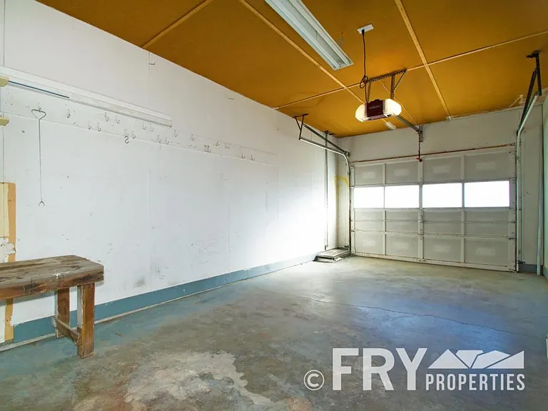 941 W 79th Pl — Photo 26