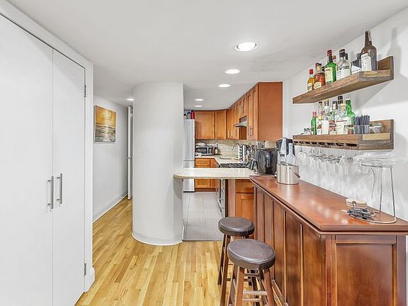 3rd image of 25 W 95th St #1G