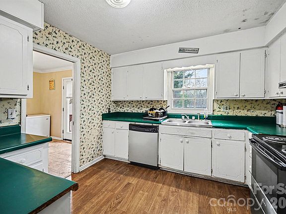 2nd image of 209 Windover Dr