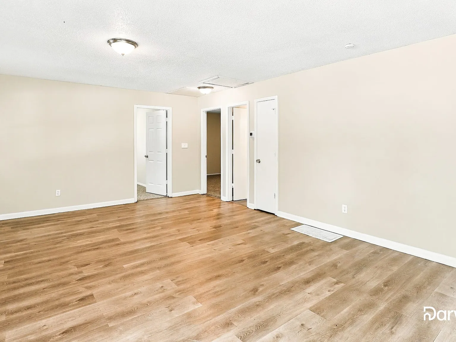3 bed, 1.0 bath, 1375 sqft, $1,570 — Photo 3