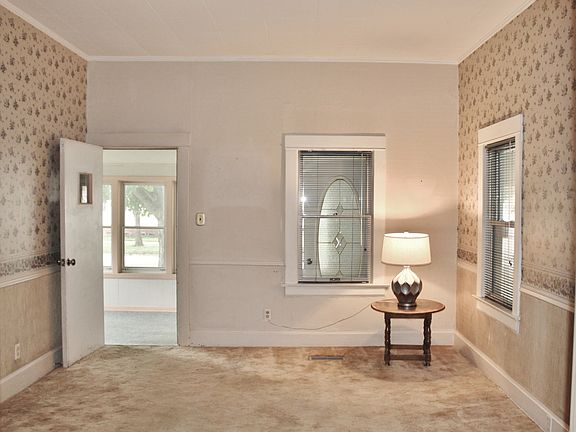 5th image of 416 E Benton St