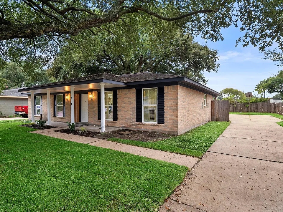 610 Acapulco Village Dr