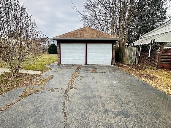 3rd image of 720 Walnut St