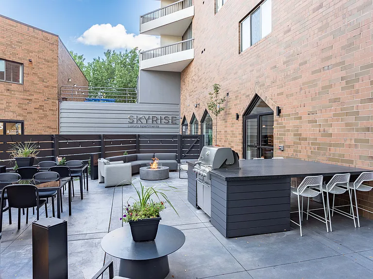 Skyrise Luxury Apartments — Photo 10