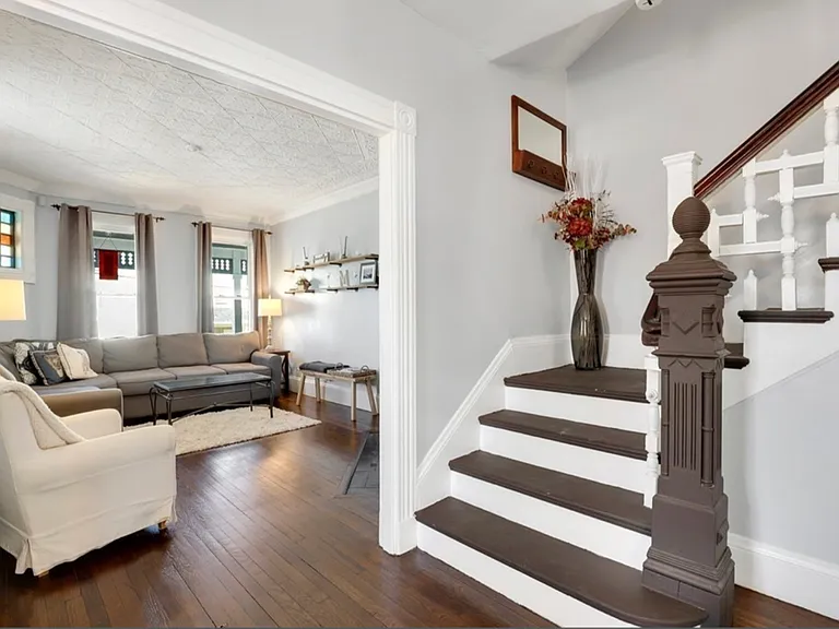23-25 Grampian Way — Photo 3