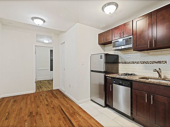 3rd image of 34 Saint Marks Pl #1A