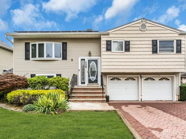 135 8th St, Piscataway, NJ 08854