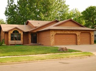 737 Munich Dr, Bismarck, ND 58504