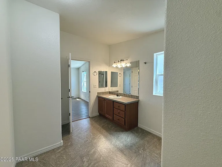 1116 Samantha St — Photo 21