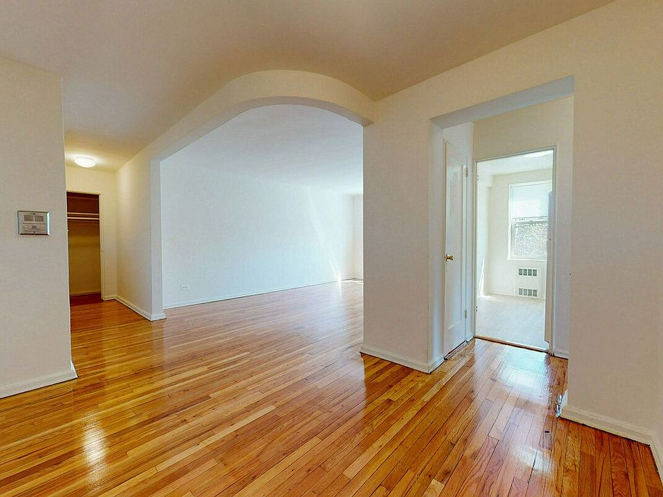 2nd image of 2661 W 2nd St #4CC