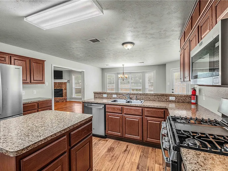 4101 Hunter Creek Dr — Photo 11