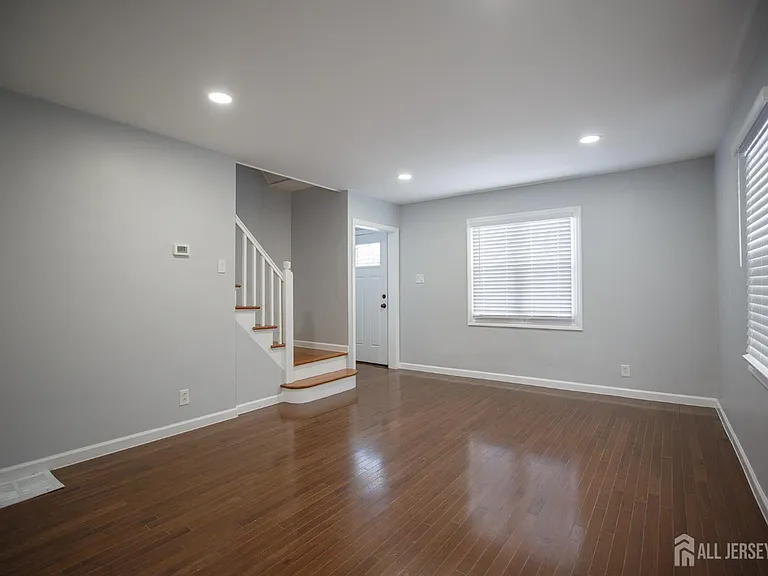545 Olive Pl — Photo 11