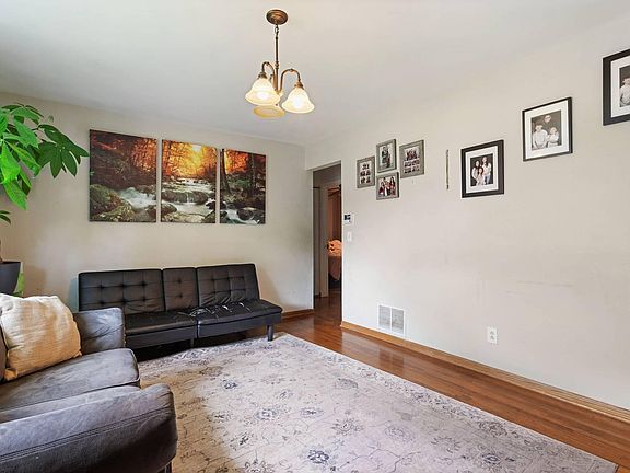 2nd image of 527 Emil Ave