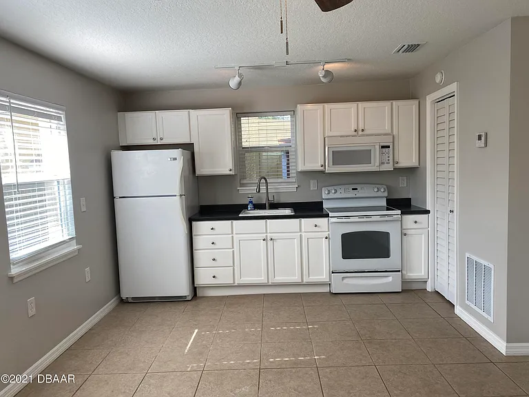 914 N Wild Olive Ave #910 — Photo 5