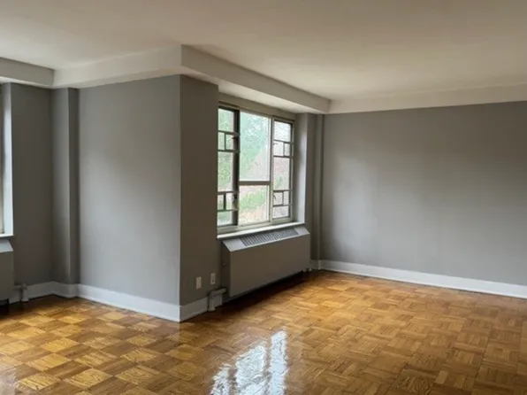 (undisclosed Address), Fresh Meadows, NY 11366