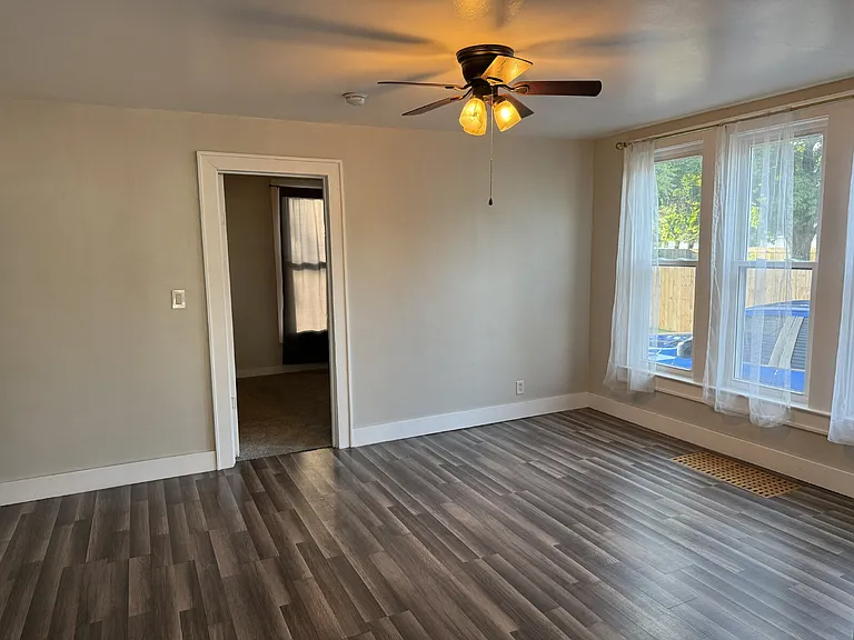 2124 Eastern Ave NE — Photo 13
