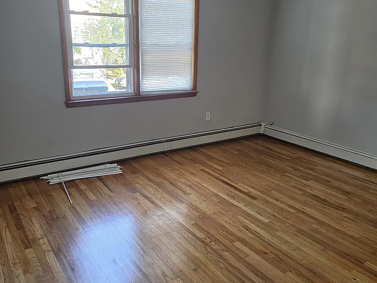 844-846 Van Buren Ave #1 — Photo 8