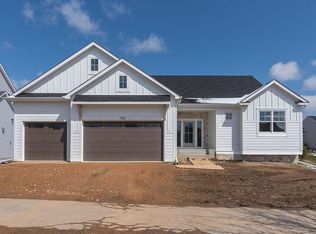 9114 Woods Cir, Victoria, MN 55386