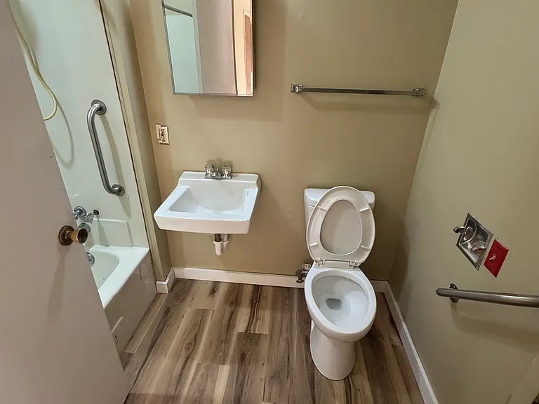 204 N Warren St — Photo 15
