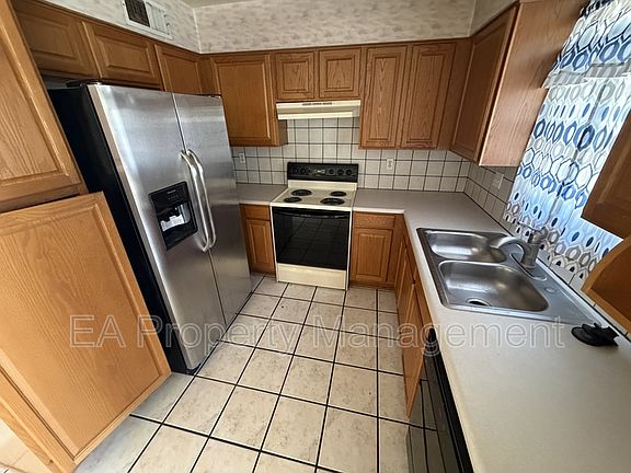 4th image of 1732 Muriel St NE