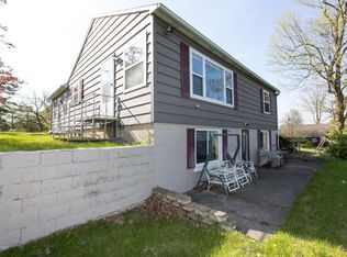 1321 Hickory Rd, Hillsdale, MI 49242