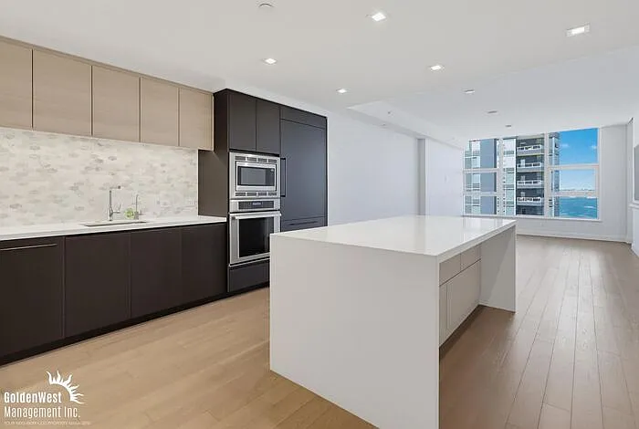 2 bed, 2.0 bath, 1375 sqft, $6,295 — Photo 4