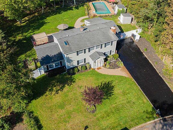 2nd image of 28 Beaver Ln