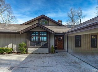 311 Lakeside Dr, Lake Toxaway, NC 28747