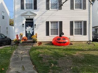 2223 Fenwick Rd, University Heights, OH 44118