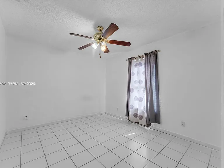 768 SW 9th St — Photo 15