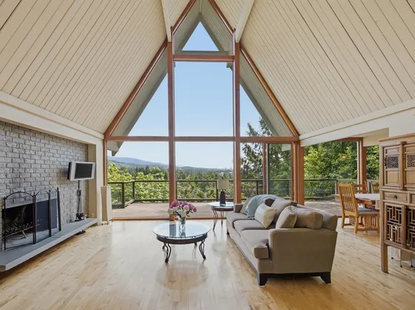 820 Younette Dr, West Vancouver, BC V7T 1S9