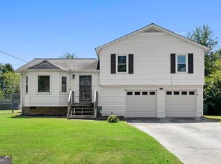 1560 Rose Garden Ln, Loganville, GA 30052