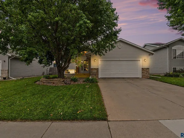 7027 W 50th St, Sioux Falls, SD 57106