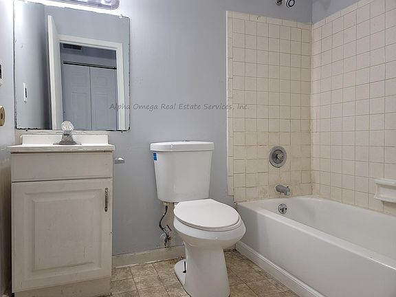 2nd image of 411 Woodcreek Dr APT 4