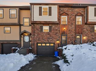 10 McKinley Sq, Coraopolis, PA