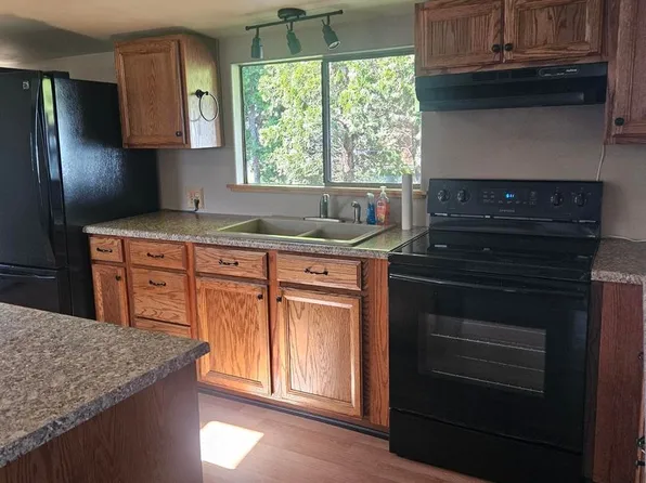 410 N Broadway St, Westport, WA 98595