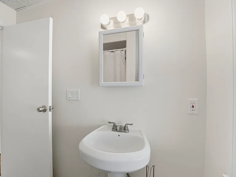 57 Preston St #1R — Photo 13