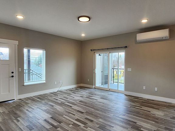 4th image of 1527 S 11th St W #201