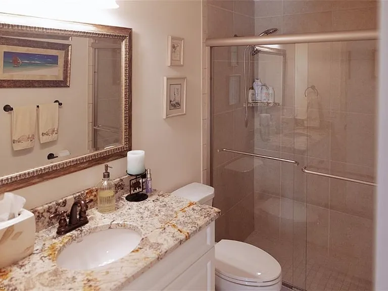 6270 Bellerive Ave #303 — Photo 9
