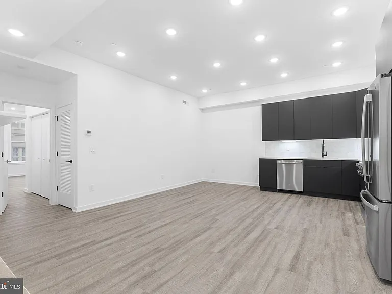 1602 Locust St #4-401 — Photo 18
