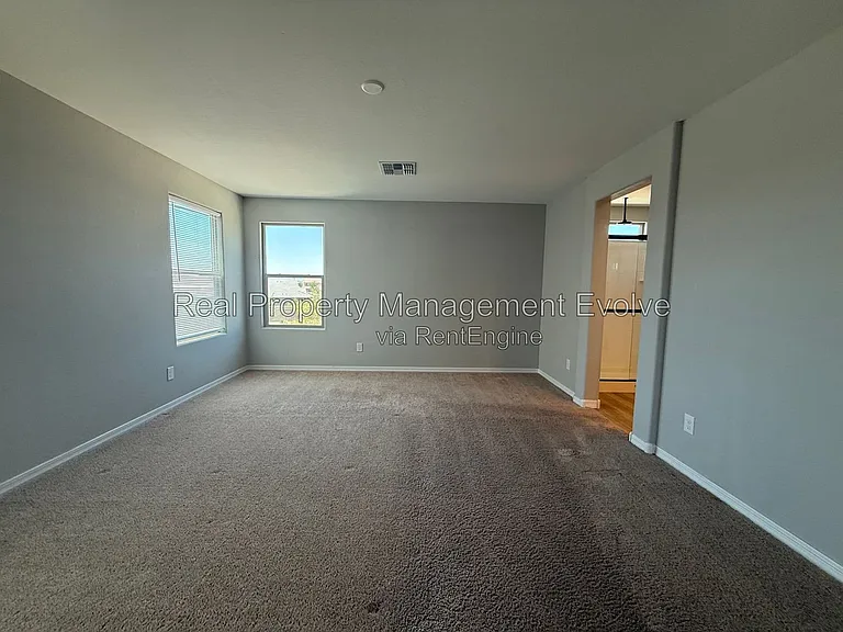 5618 N 87th Dr — Photo 16
